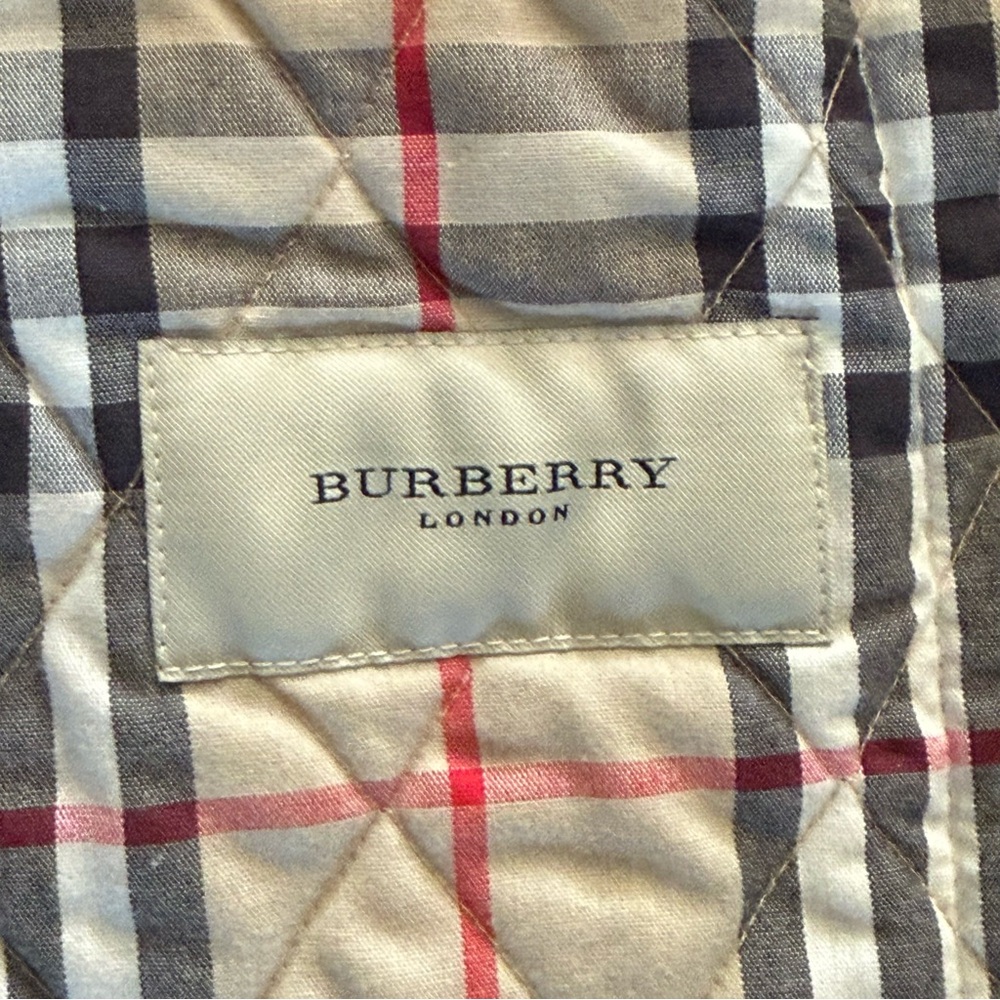 Burberry London Nova Lined Quilted Coat - Medium - Picture 10 of 16